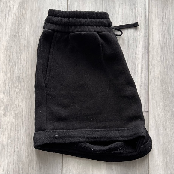 Brunette The Label Redhead Fleece Shorts in black - Picture 2 of 4